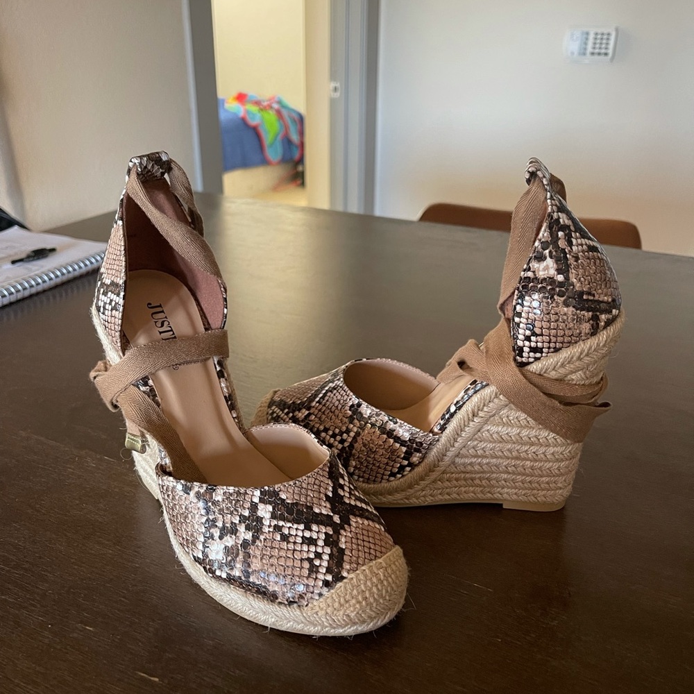 NWOT Snake-print Wedge